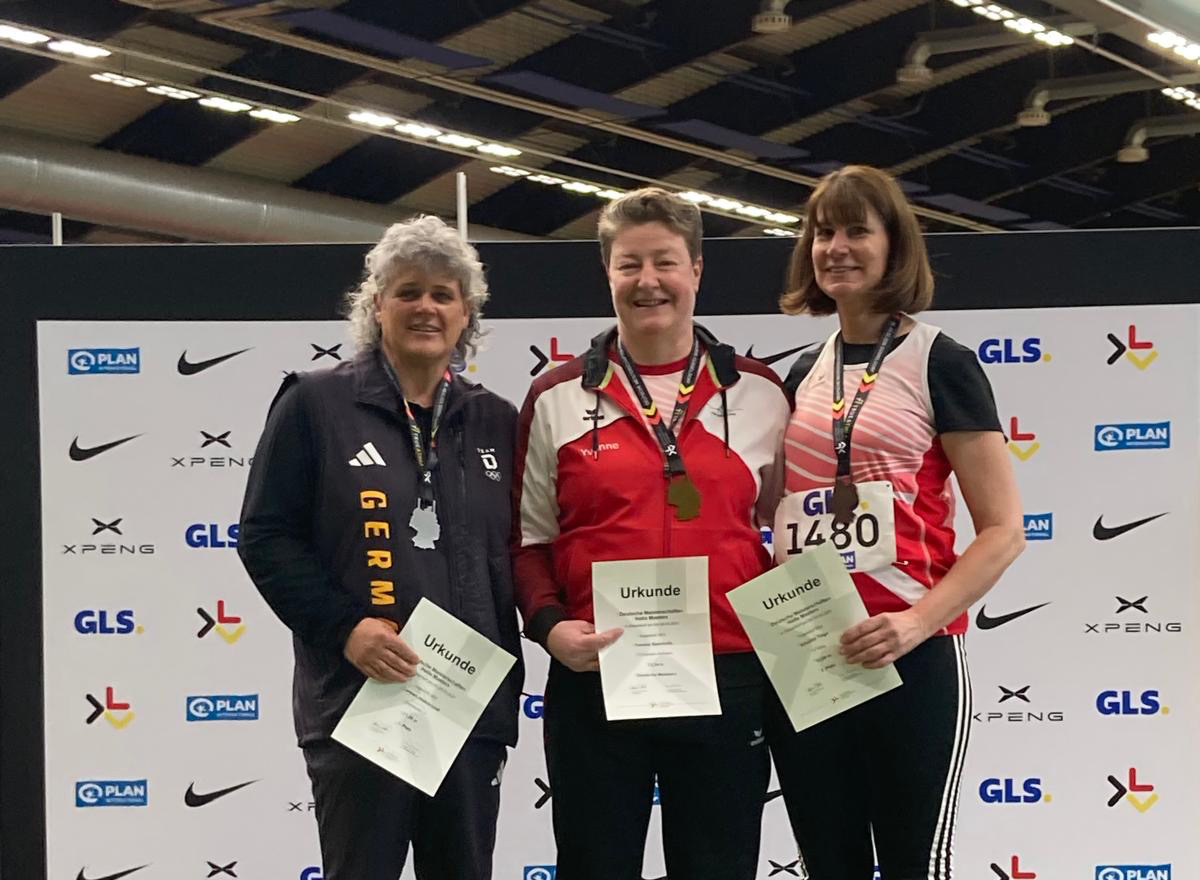 Yvonne Steinfurth Deutsche Meisterin (Masters) im Kugelstoßen